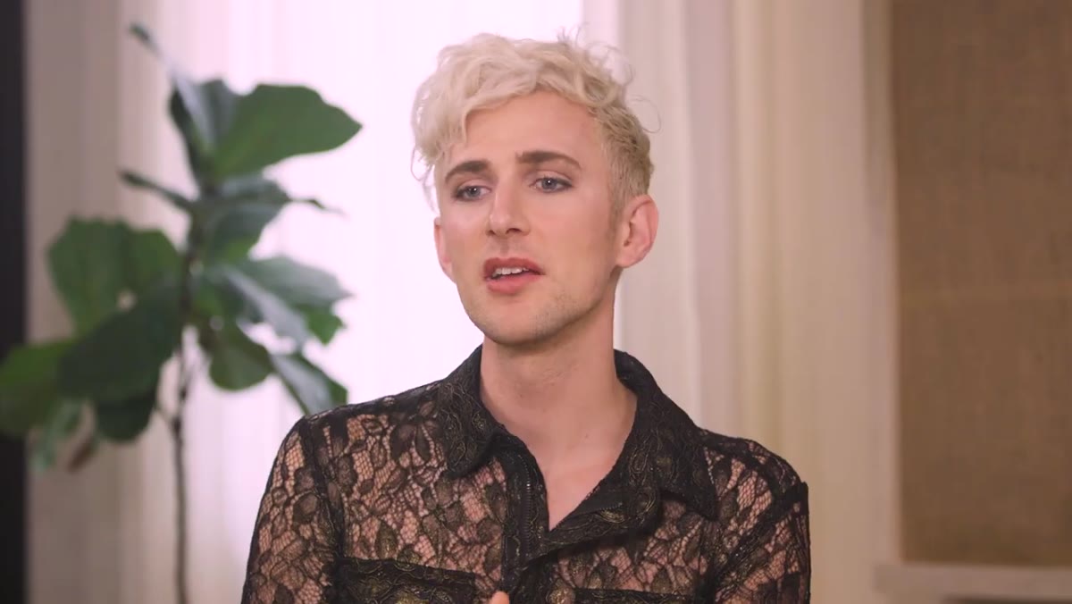 Rob explaining how the dancer image took off on Instagram