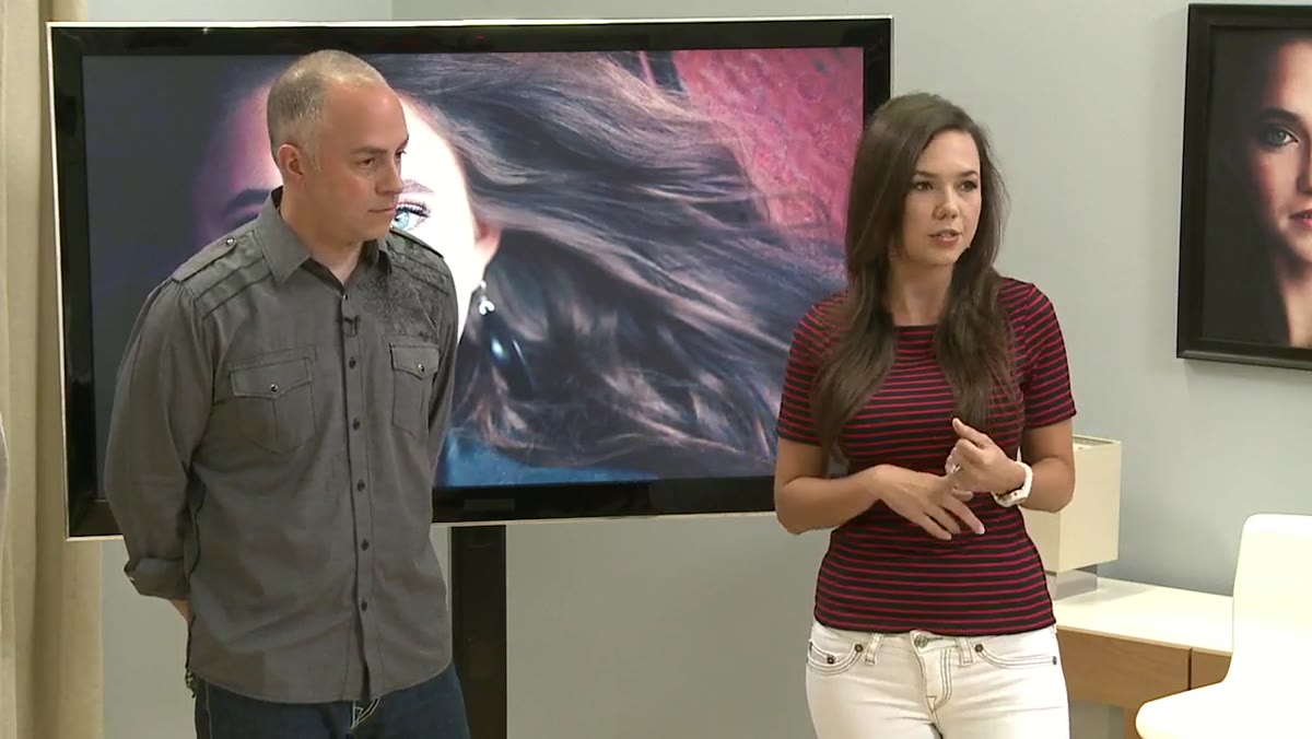 Taylor asking clients about hobbies like dance or cheerleading to incorporate into the shoot