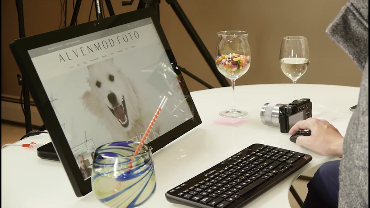 Full-screen portrait photo on photographer&rsquo;s homepage