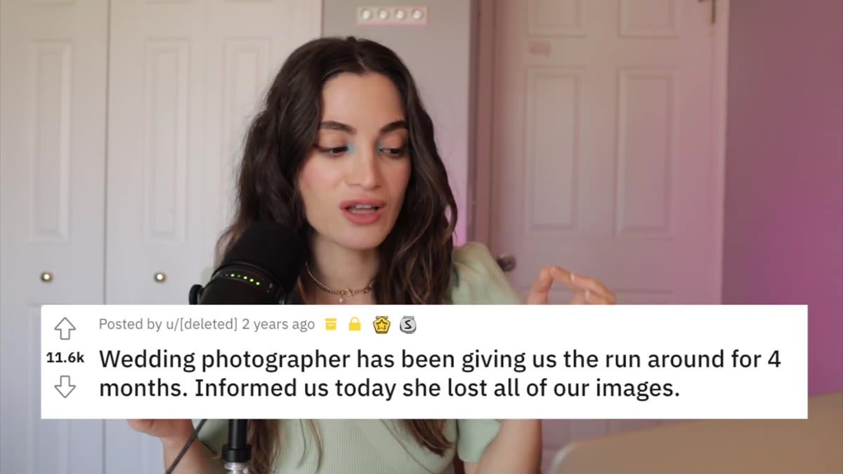 Reddit post describing photographer losing all wedding images