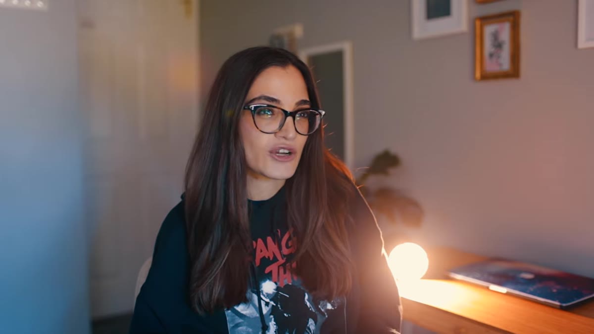 Jessica explaining she was an art student with no camera