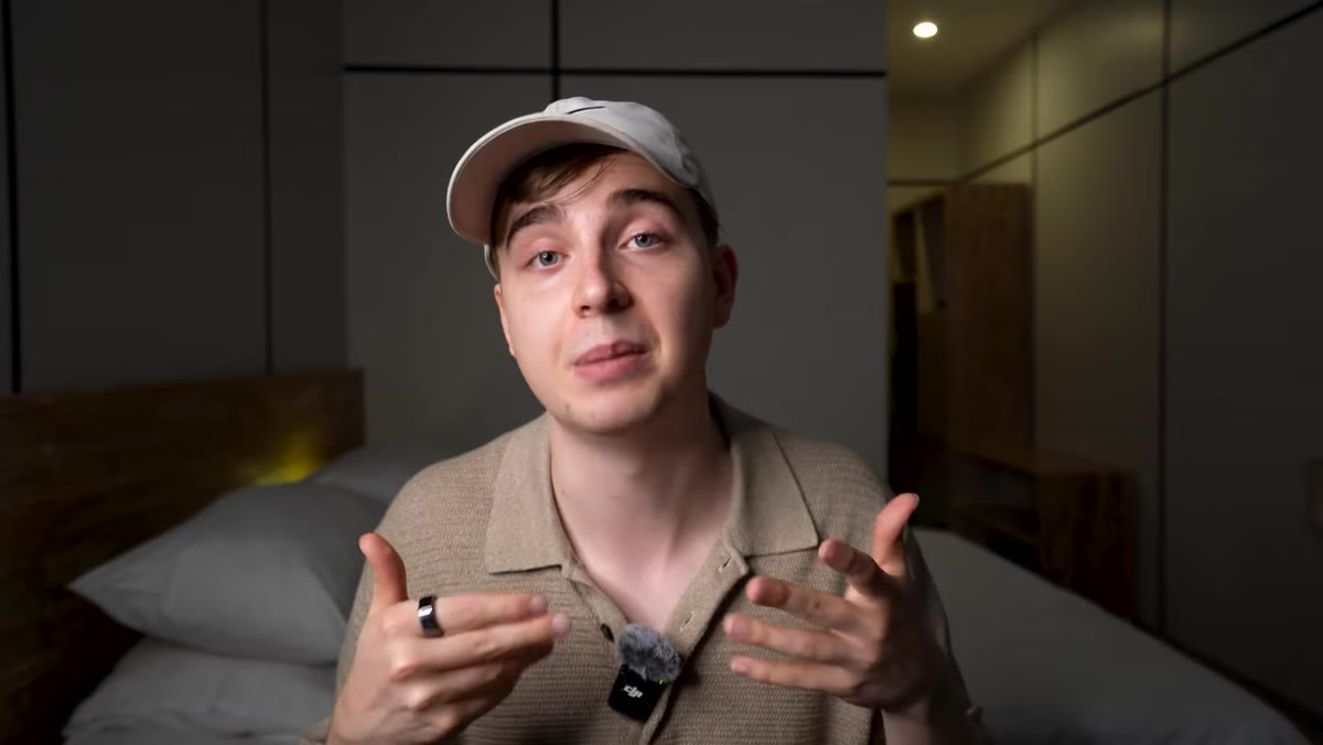 caption: Hugo explaining market demand check for photography services